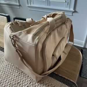 Beis The Regulation Carry On NWT